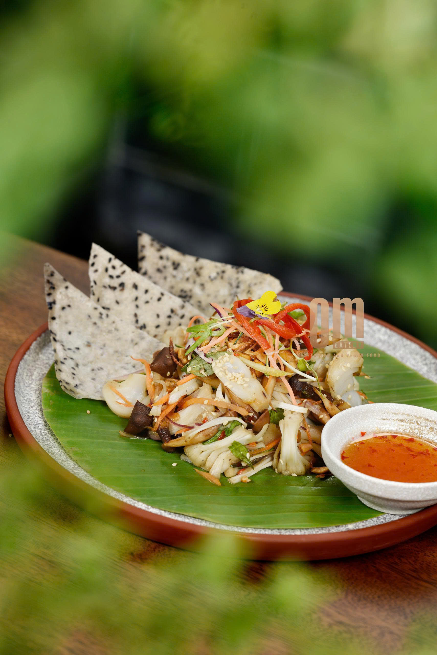 GỎI MÍT NON NẤM MỐI – HỒN QUÊ MỘC MẠC, DƯ VỊ THANH LÀNH ( YOUNG JACKFRUIT AND TERMITE MUSHROOM SALAD – THE RUSTIC SOUL OF HOMELAND, WITH A PURE AND LASTING AFTERTASTE )