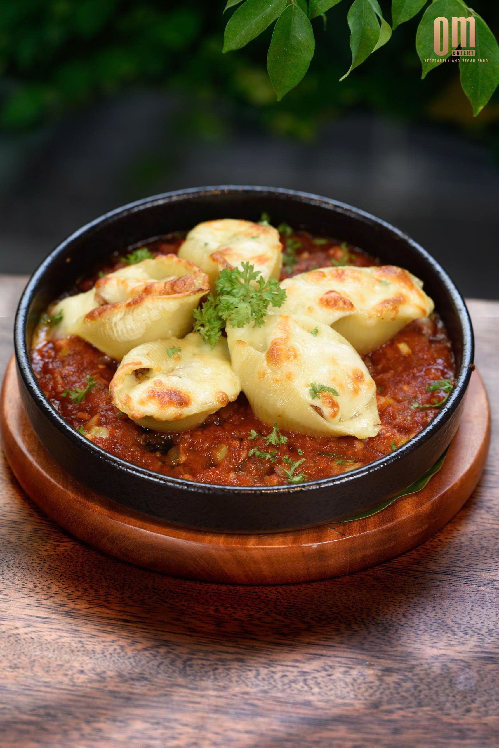 KHÁM PHÁ HƯƠNG VỊ “KHÓ QUÊN” TỪ NUI ĐÚT LÒ TẠI NHÀ HÀNG CHAY OM EATERY ( DISCOVER THE “UNFORGETTABLE” FLAVOR OF BAKED MACARONI AT OM EATERY VEGAN RESTAURANT )