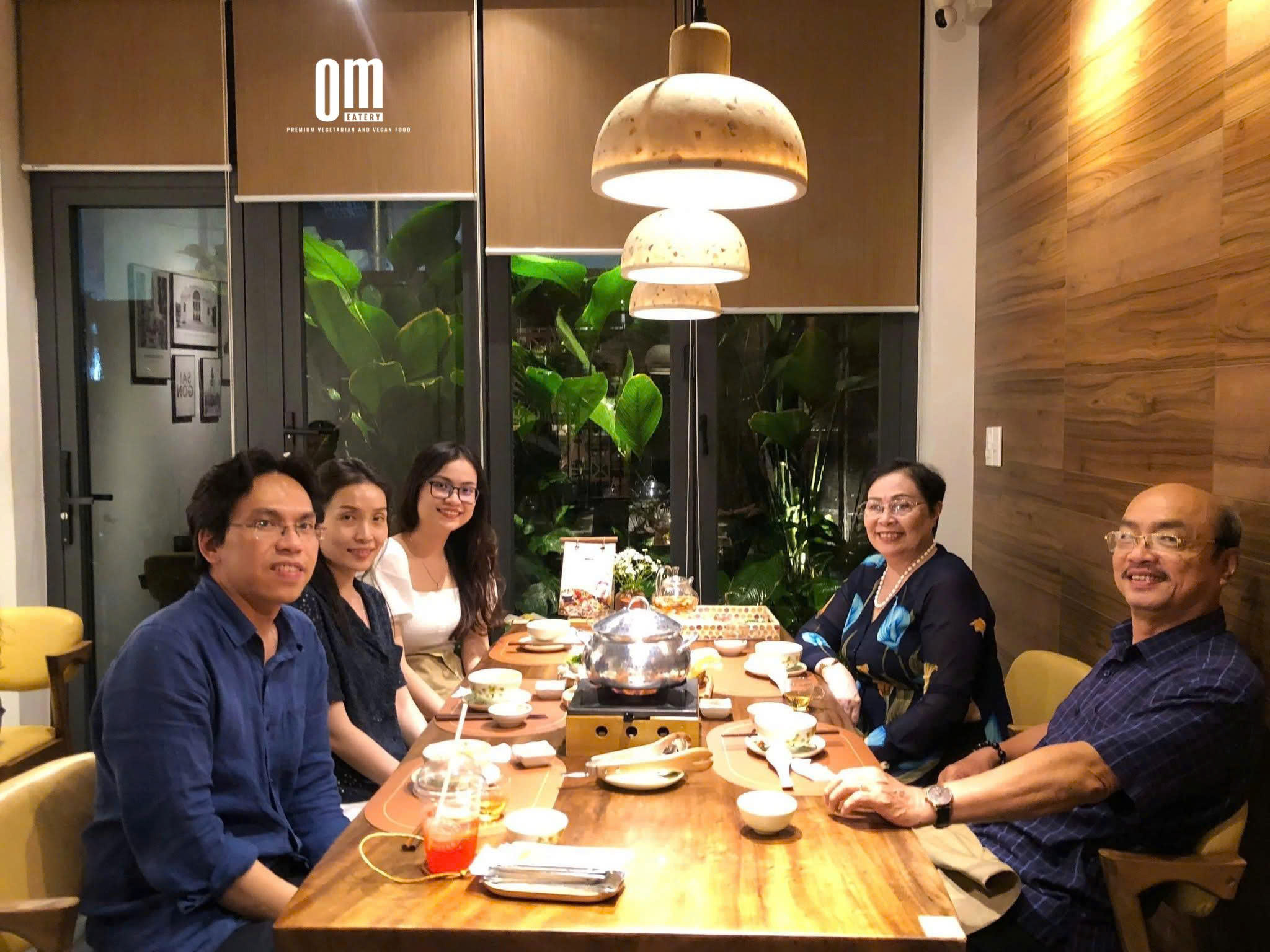 OM Eatery Là Nơi Tụ Họp Cho Gia Đình: Trải Nghiệm Ẩm Thực Chay Trọn Vẹn