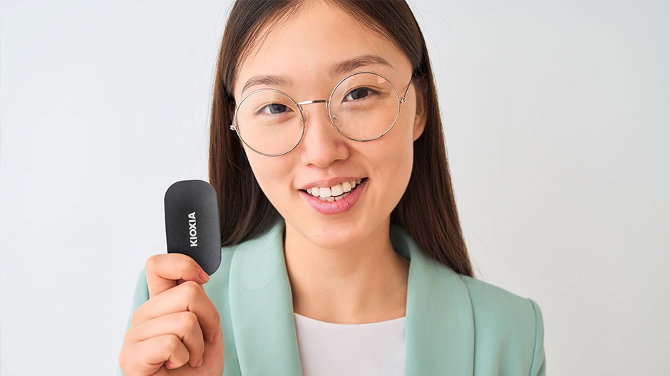 Ổ cứng di động SSD KIOXIA EXCERIA PLUS G2 Portable 2TB upto 1050MB/s LXD20K002TG8 - bảo hành 3 năm