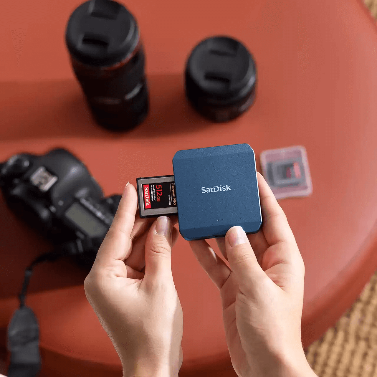 Đầu đọc thẻ nhớ CFexpress type B SanDIsk PRO-CINEMA Magsafe USB 3.2 Gen 2 SDDR-F941-GNKNN - Bảo hành 2 năm