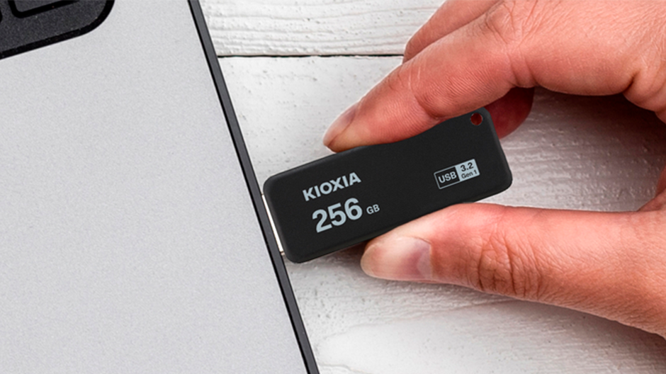 USB 3.2 KIOXIA TransMemory U365 64GB upto 150MB/s LU365K064GG4 Đen  - Bảo hành 5 năm