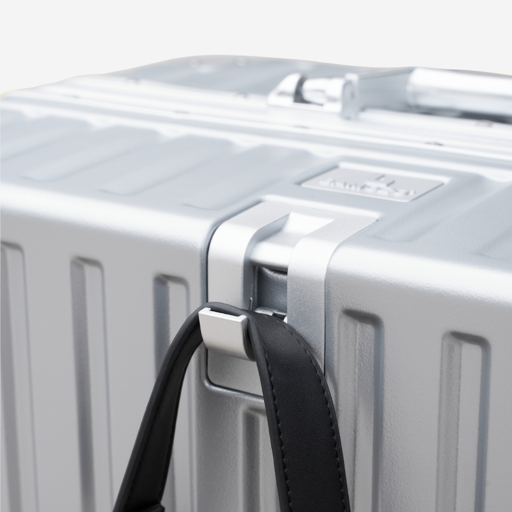 Vali khung nhôm 9066C trang bị móc treo đồ tiện lợi