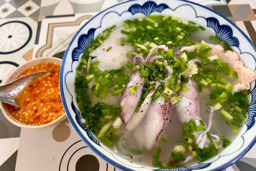 Hướng dẫn cách nấu bún mực chuẩn vị Phú Yên