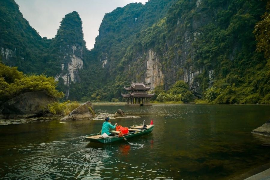 Tràng An hiện nay có hơn 48 hang động lớn nhỏ