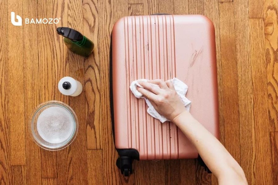 Cách vệ sinh vali kéo nhựa