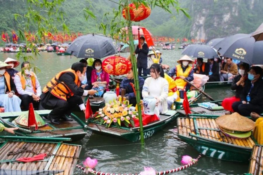 Mùa lễ hội tại chùa Bích Động