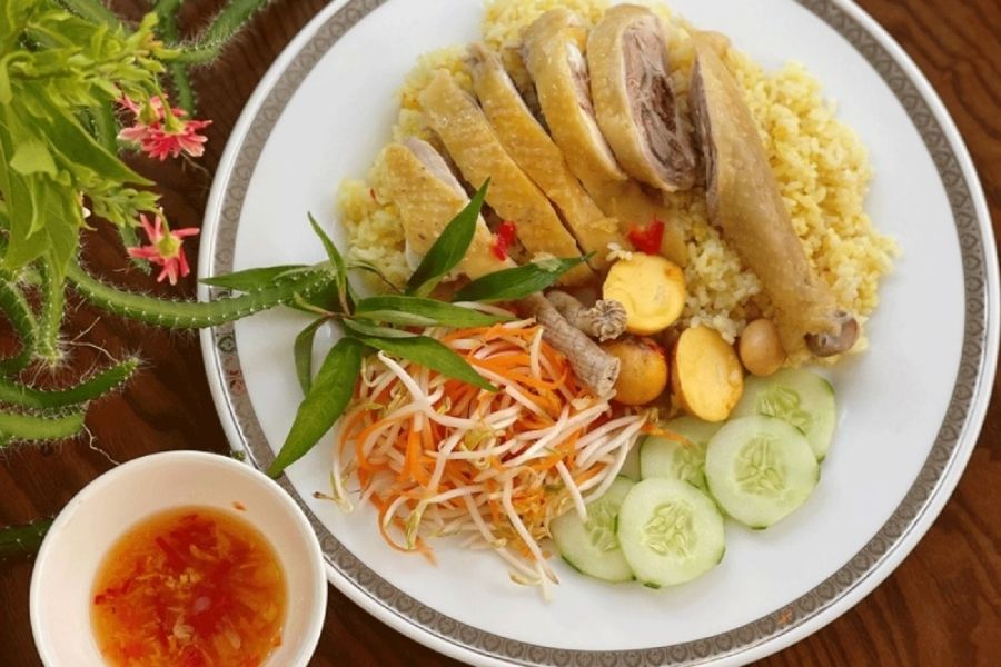 Đặc sản cơm gà Phú Yên