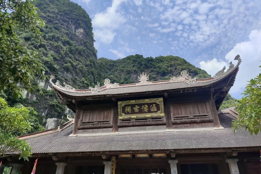 Đền Suối Tiên Tràng An