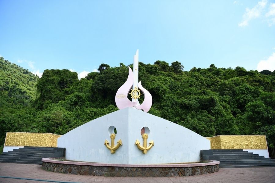 Di tích bến tàu Không số Vũng Rô Phú Yên