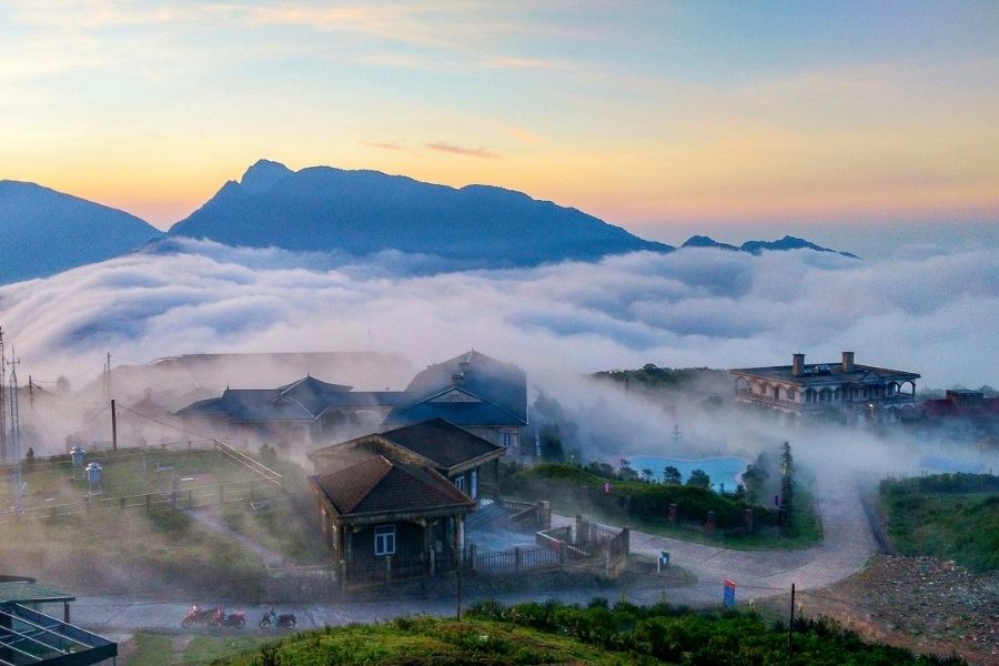 Săn mây trên đỉnh núi Mẫu Sơn vào mùa đông