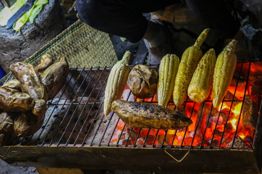 Ngô, khoai nướng - Đặc sản mùa đông Hà Nội