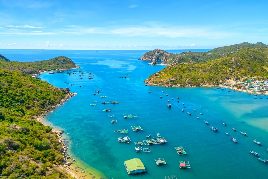 Địa điểm du lịch tháng 9: vịnh Vĩnh Hy