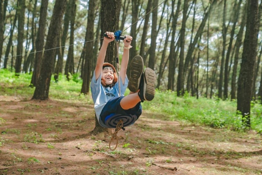 Trượt Zipline hồ Đồng Chương