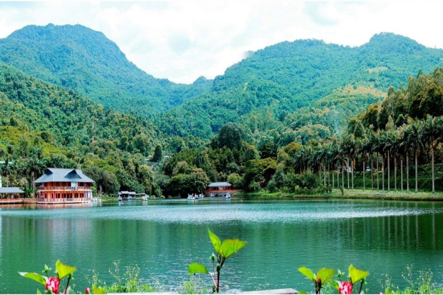 Thời gian đi du lịch Ao Vua đẹp nhất