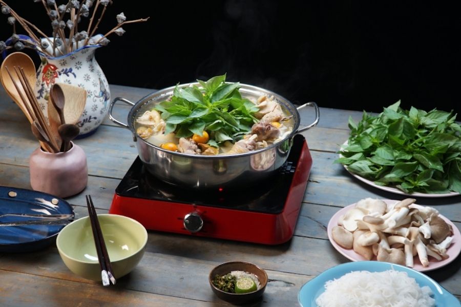 Đặc sản lẩu gà lá é Phú Yên