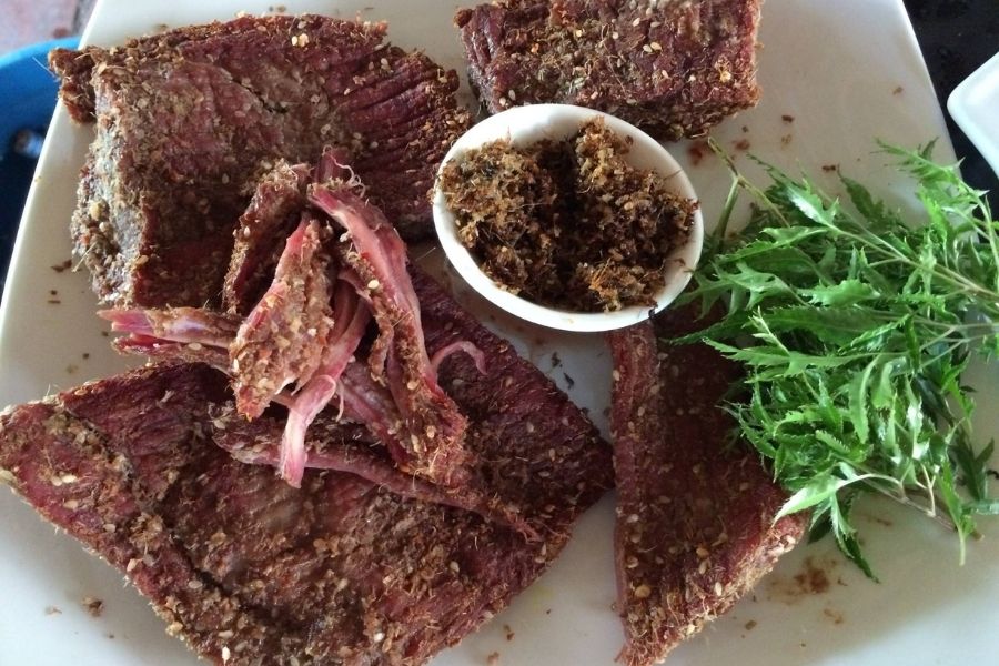 Bò một nắng muối kiến vàng đặc sản Phú Yên