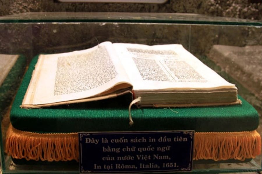 Cuốn sách Quốc ngữ đầu tiên được lưu trữ tại nhà thờ Mằng Lăng