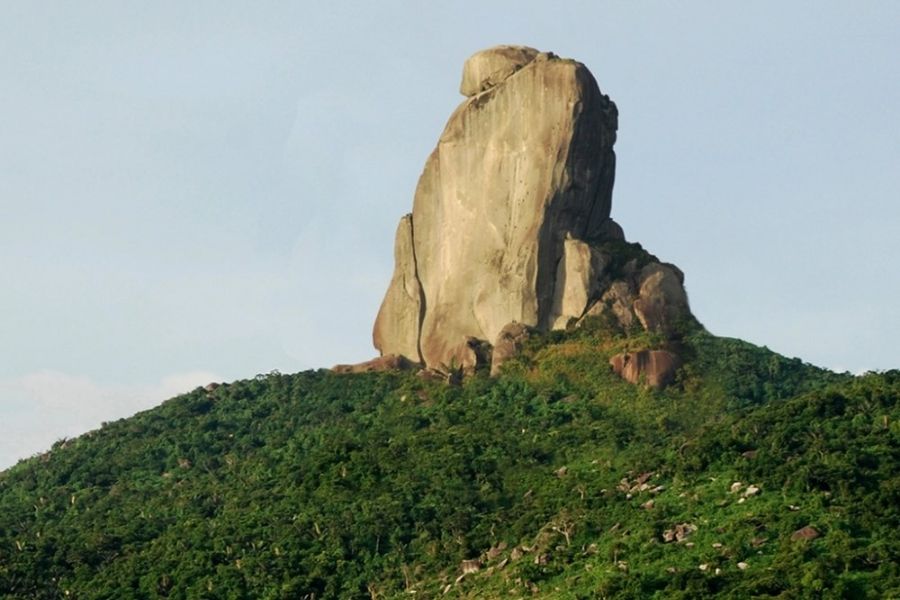 Núi Đá Bia Phú Yên