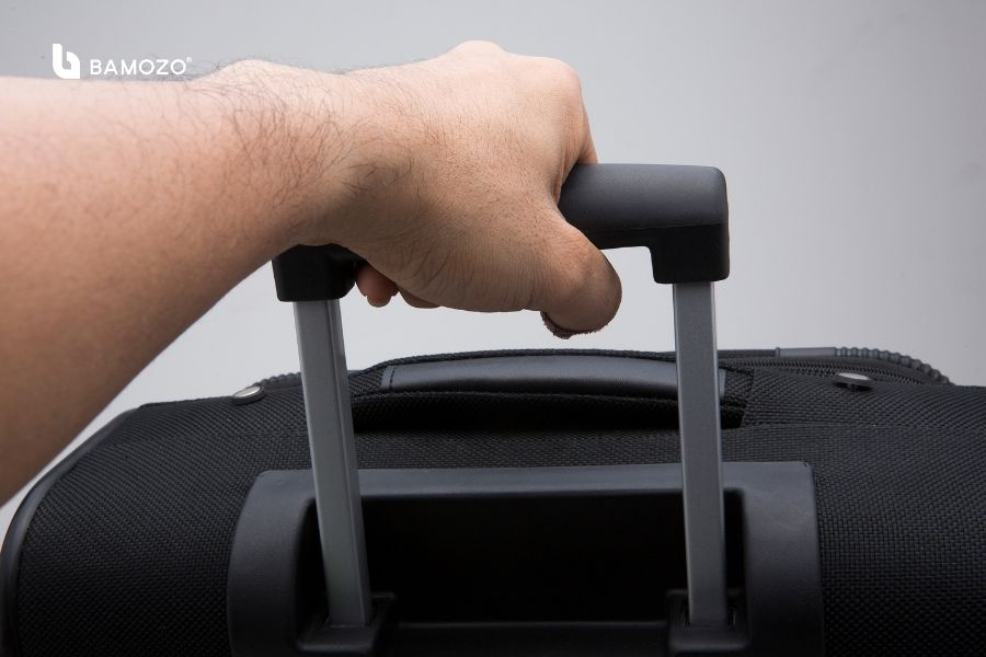 Nguyên nhân tay kéo vali bị kẹt hỏng