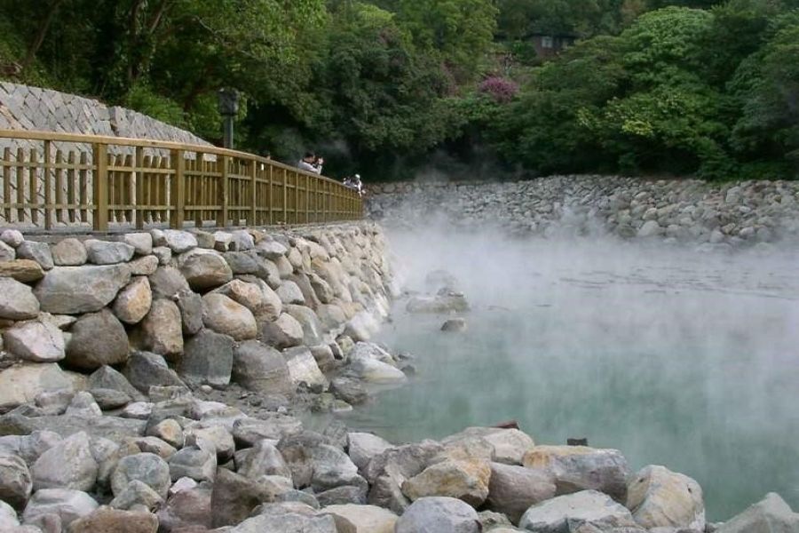 Suối khoáng nóng tại Kênh Gà - Ninh Bình