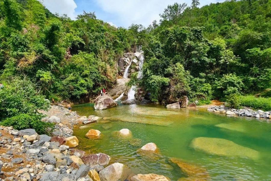 Suối thác Khe Vằn Quảng Ninh