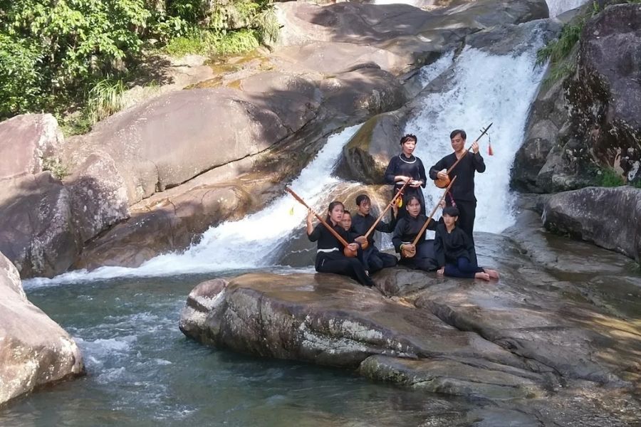 Suối thác Khe Vằn Quảng Ninh