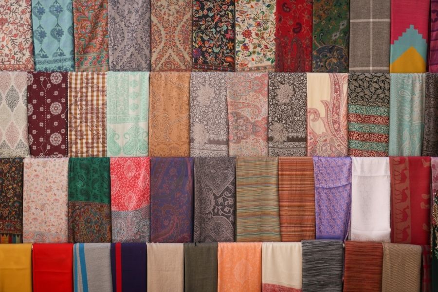 Cách nhận biết vải lụa đơn giản