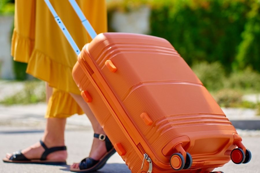 Vali nhựa PP có tốt không? Phù hợp với ai?