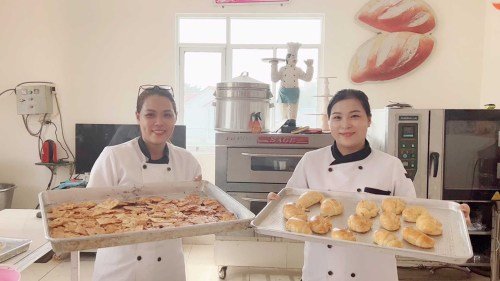 Tấm gương thành công kỳ 18: Hai tấm bằng XUẤT SẮC - thương hiệu Trà sữa và ăn vặt LONG CHA