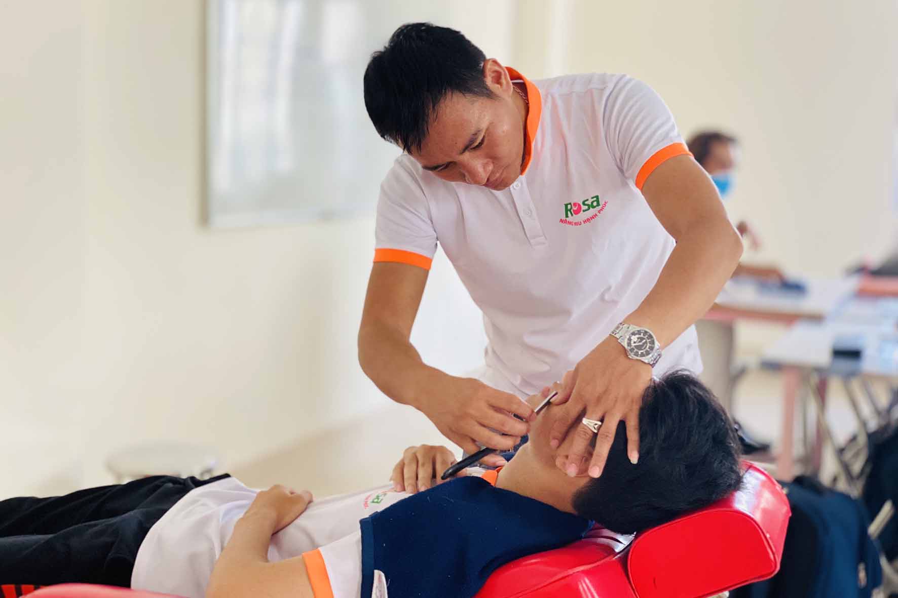 Tấm gương thành công kỳ 21: Lương Trọng Lượng và Tiệm chuyên tóc nam Lượng Râu Barber Shop