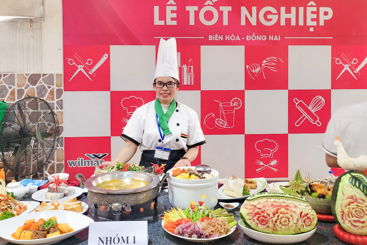 NGUYỄN THỊ THANH TUẤN - Không biết nói thế nào để cảm ơn hết được công ơn các thầy cô