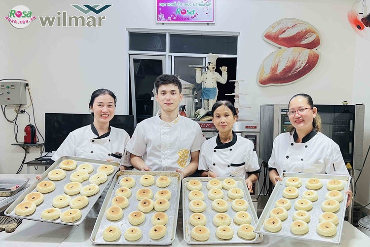 TÀI TRỢ 100 CÁI BÁNH MÌ - Báo Đồng Nai trao học bổng Vượt khó vì tương lai - lần thứ 20