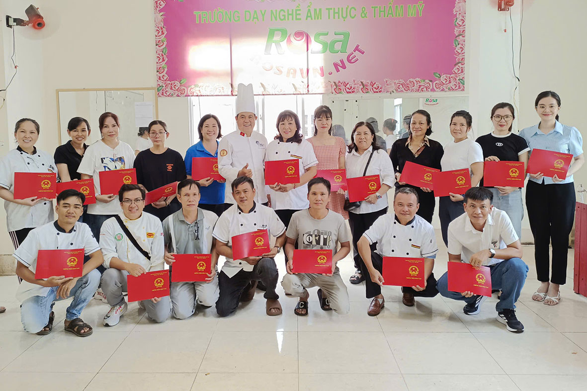 KINH DOANH ẨM THỰC ĐƯỜNG PHỐ: Biến Xe Đẩy, Quầy Hàng, Kiot thành thương hiệu uy tín nhờ Chứng Chỉ Nghề / Chứng nhận tập huấn VSATTP Song Ngữ Anh – Việt!