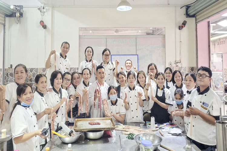 (𝐖𝐎𝐑𝐊𝐒𝐇𝐎𝐏 𝐕𝐈𝐏) Học làm XÚC XÍCH Tươi, Sạch (Lớp 10 học viên, học ngắn , kinh doanh ngay)