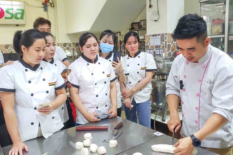 Workshop học làm BÁNH BAO KẸP THỊT NƯỚNG (Xốt phô mai) PVN726