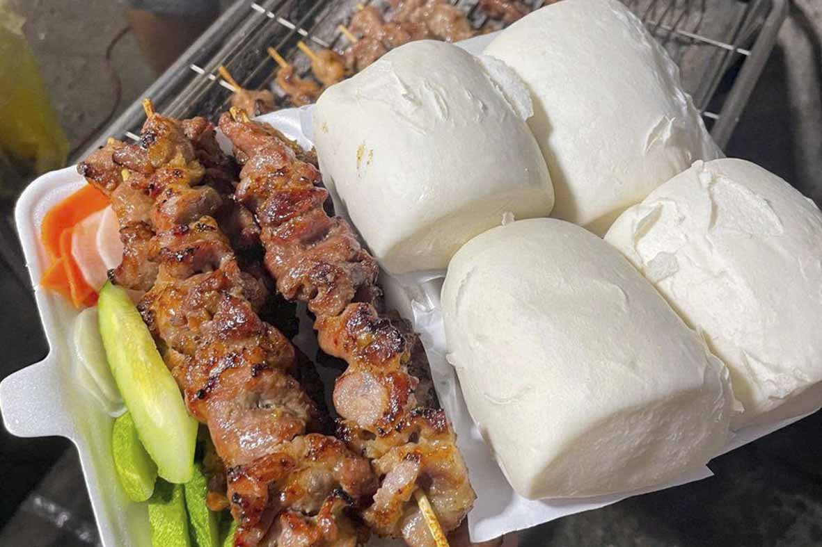 Chuyên đề học làm BÁNH BAO THỊT NƯỚNG XIÊN (BAO KẸP THỊT NƯỚNG) - Món ăn đường phố hấp dẫn, dễ thu hút khách