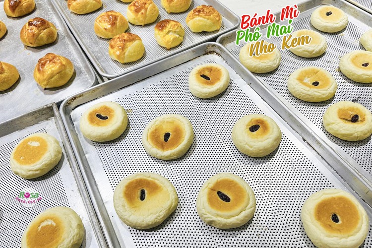 Workshop Học Làm Bánh Mì Ngọt Nho Kem Nhân Phô Mai Double Chesse PVN727