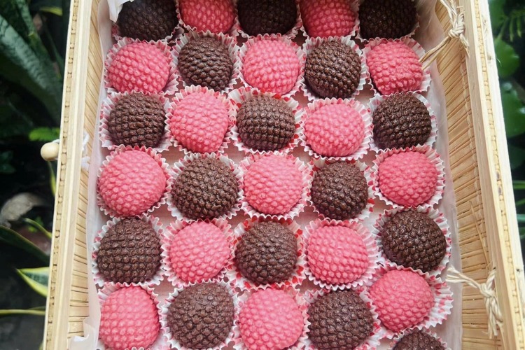 Chuyên đề học làm BÁNH TRÁI VẢI (Lychee Fruit Shaped Cakes) - Món bánh kết duyên phu thê PVN1151