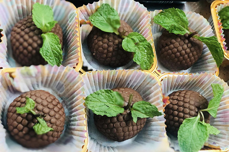 Chuyên đề học làm BÁNH TRÁI VẢI (Lychee Fruit Shaped Cakes) - Món bánh kết duyên phu thê PVN1151