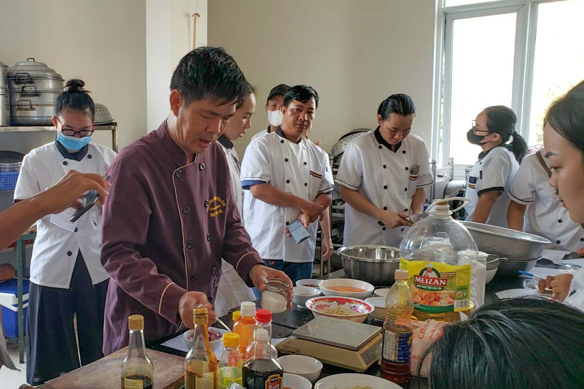 Công thức ngon 𝐤𝐢𝐧𝐡 𝐝𝐨𝐚𝐧𝐡: Bồ Câu Quay Me + Bồ Câu Tiềm Hạt Sen PVN152