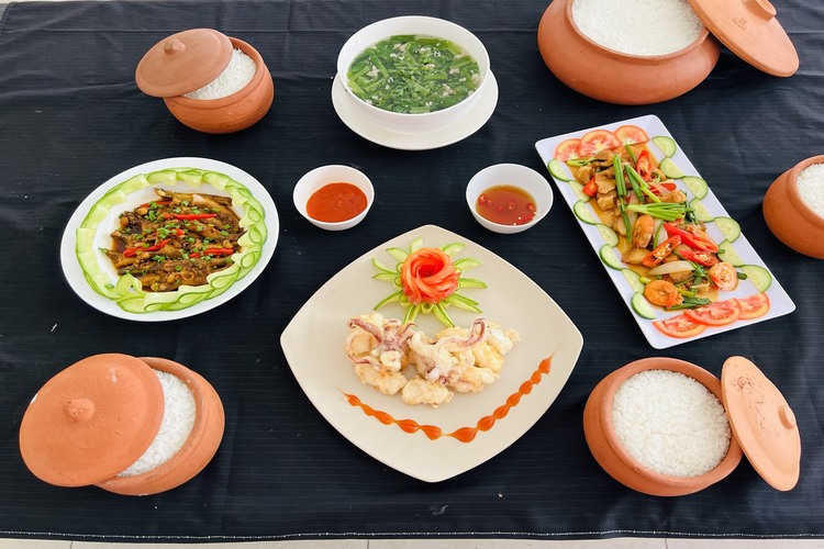 Workshop Học Làm Cơm Niêu + Cá Bống Kho Tiêu + Mực Chiên Bột +Tép Rim Thịt Ba Rọi + Canh Cải Bẹ Xanh PVN389