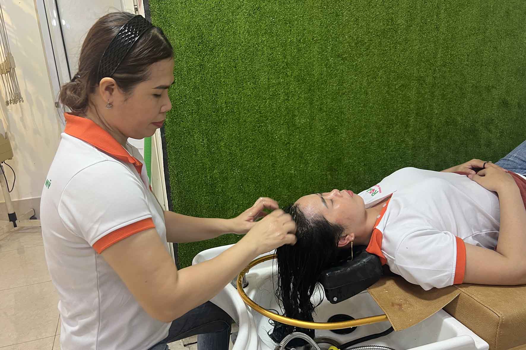 [Học cấp tốc tại spa] Khóa Học Gội Đầu Dưỡng Sinh Đông Y – Massage Cổ Vai Gáy Thư Giãn PVN1113