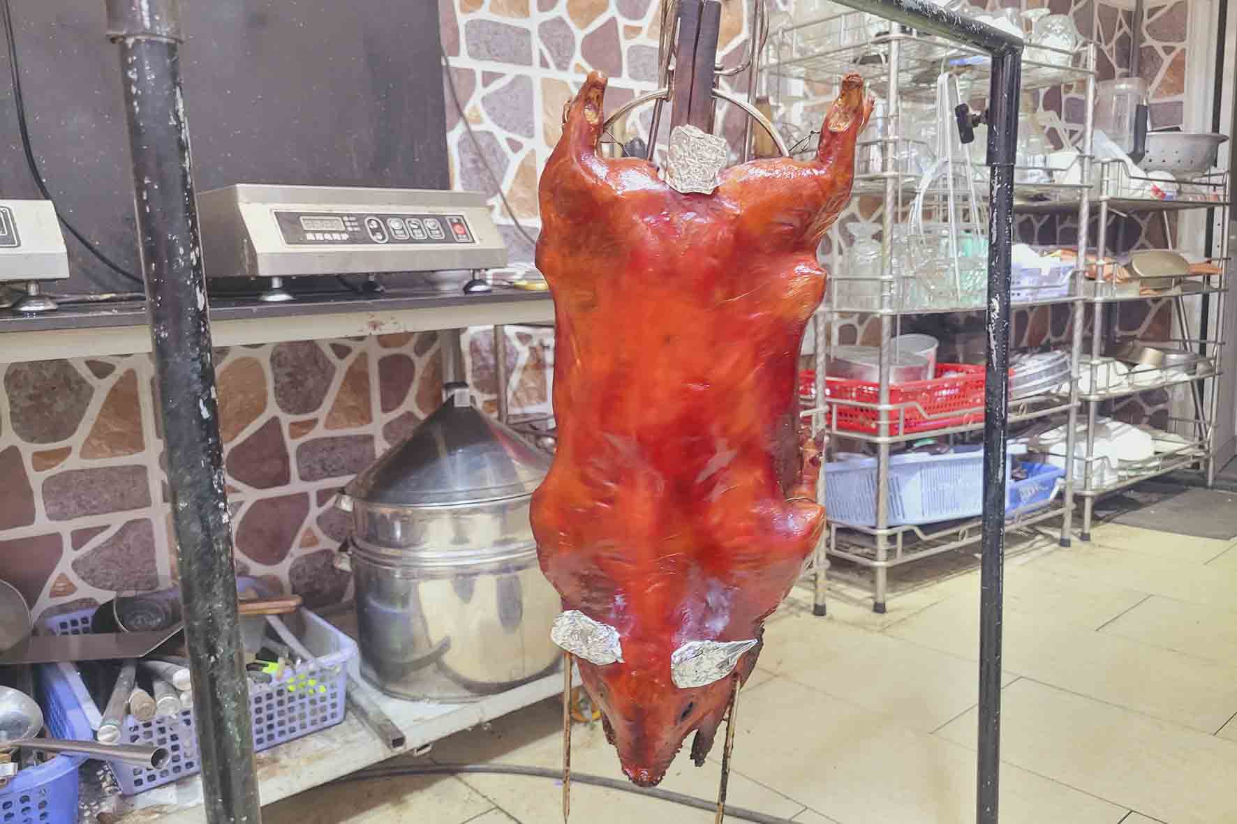 Chuyên đề học làm HEO SỮA QUAY - Từ sơ chế, ướp gia vị đến kỹ thuật quay giòn da, thịt ngọt mềm, chuẩn nhà hàng