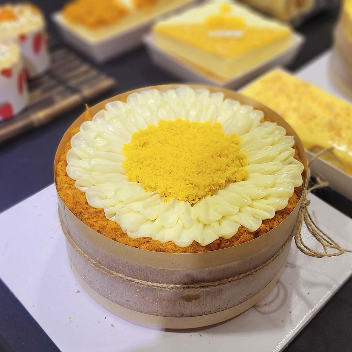Tổng Hợp Chuyên Đề Học Cách Làm Bánh Bông Lan Từ A Đến Z (Sponge Cake) - Công Thức Mềm, Xốp, Không Xẹp