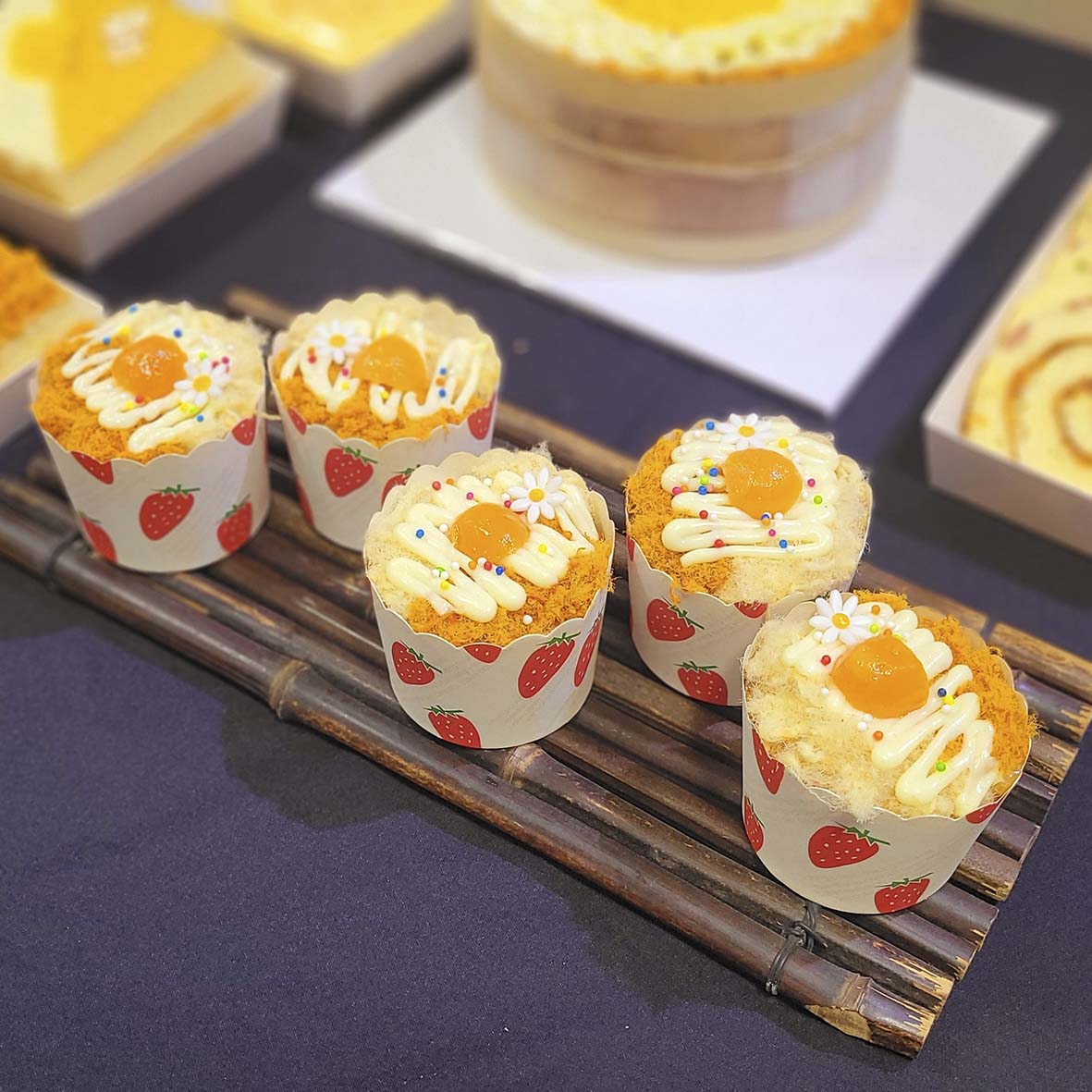 Tổng Hợp Chuyên Đề Học Cách Làm Bánh Bông Lan Từ A Đến Z (Sponge Cake) - Công Thức Mềm, Xốp, Không Xẹp
