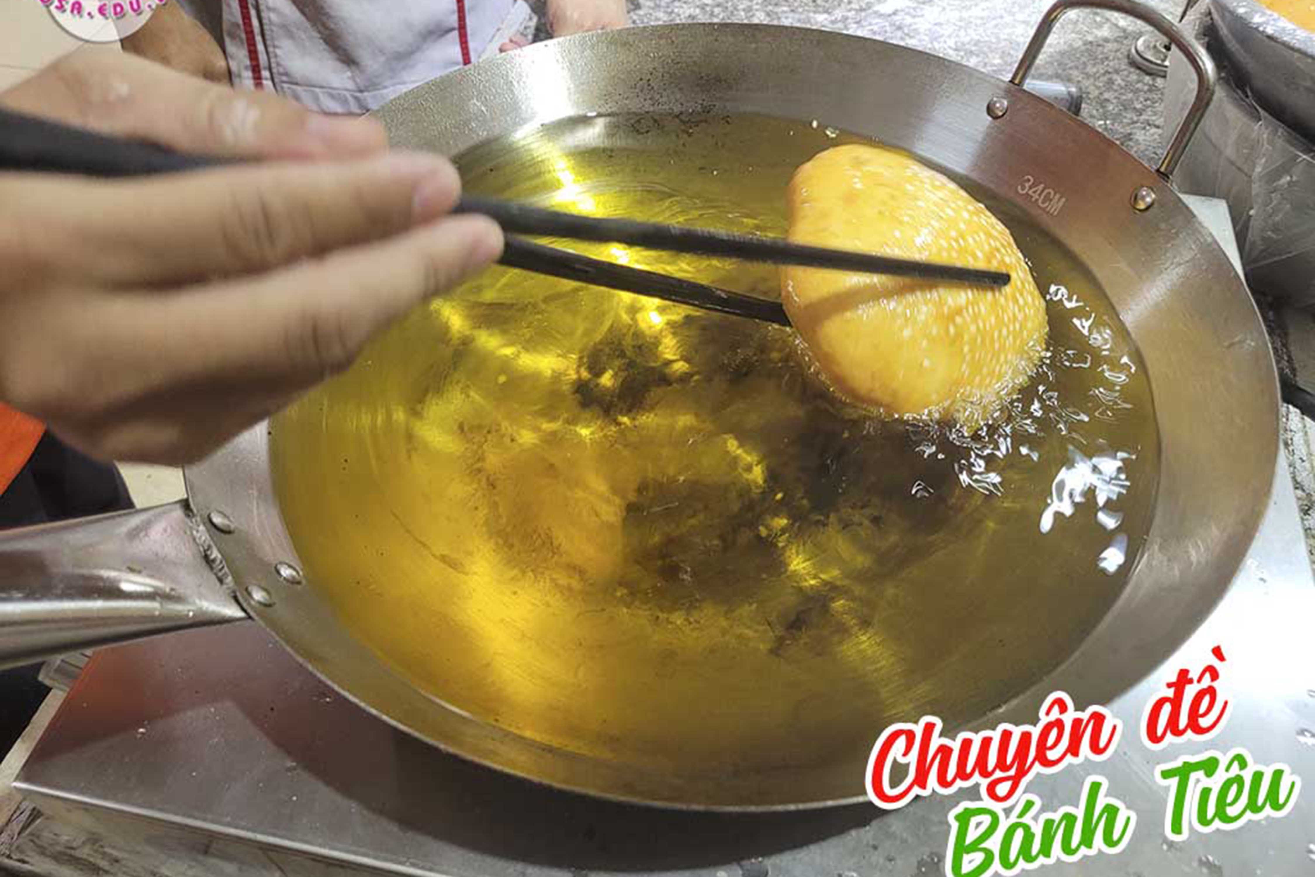 Công Thức Học Làm Bánh Tiêu Mở Quán Kinh Doanh 1 Vốn 4 Lời PVN529