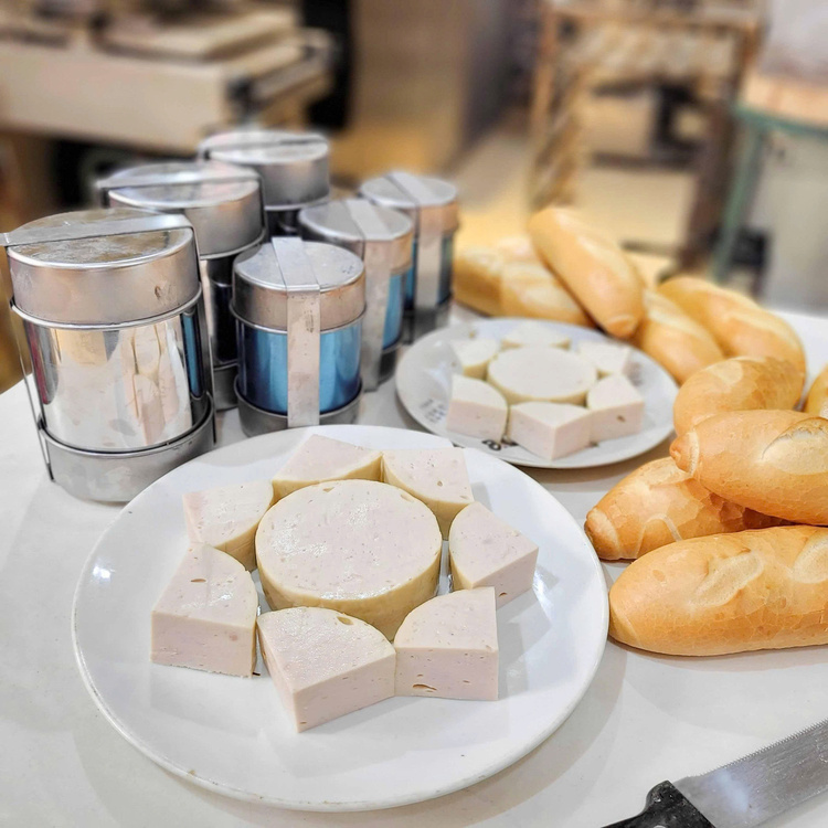 (𝐖𝐎𝐑𝐊𝐒𝐇𝐎𝐏 𝐕𝐈𝐏) Học làm Bánh Mì + Chả Lụa (Lớp 10 học viên, học ngắn , kinh doanh ngay) PVN615