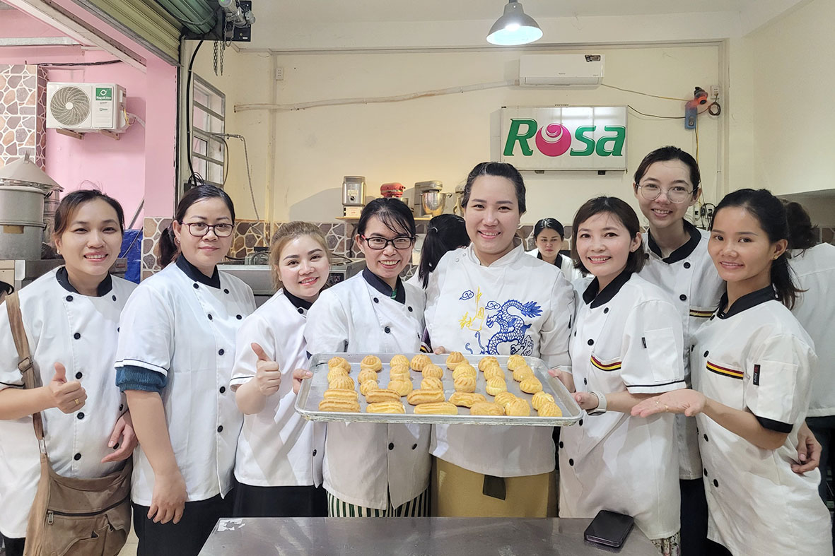 Chuyên đề học làm BÁNH SU KEM (Choux À La Creme) – Sự Kết Hợp Hoàn Hảo Giữa Vỏ Mềm Dai & Nhân Kem Ngọt Ngào