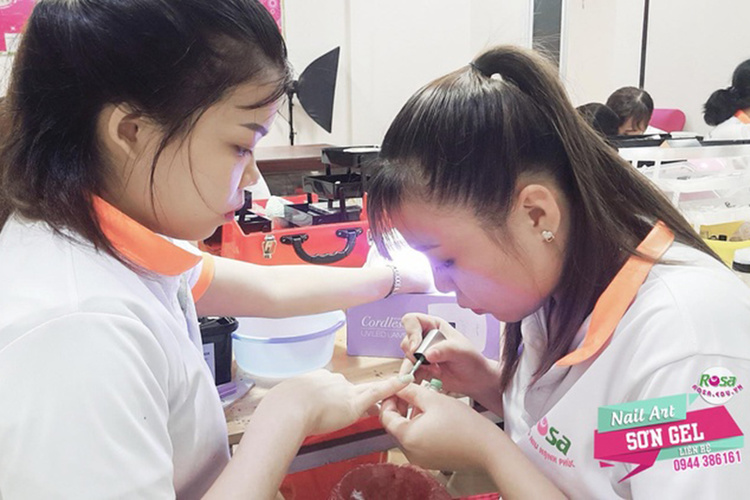 Kỹ Thuật Chăm Sóc & Sơn Móng (8 Buổi - 32 Giờ)